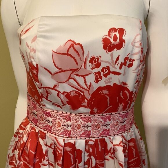 Twenty One Size Small pink floral strapless dress with bubble hemline - Picture 2 of 9